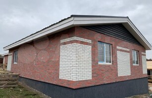Фасадная термопанель с бетонным рельефным кирпичом